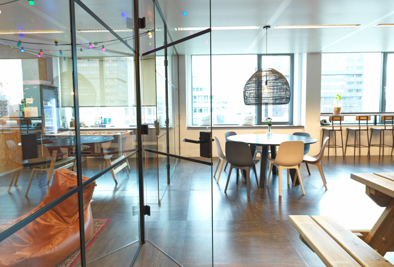 Glazen wanden kantoor Rotterdam