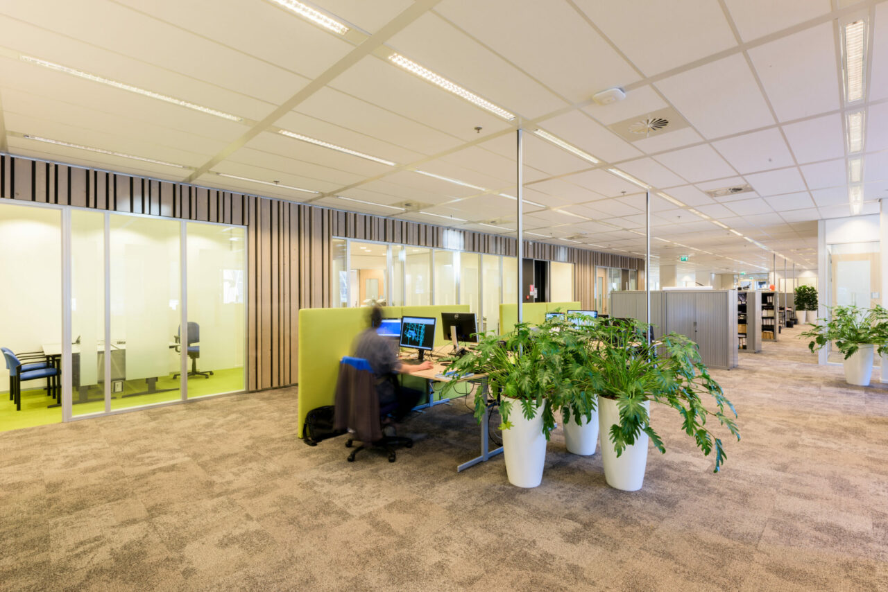 Glazen scheidingswanden kantoor Tebodin Schiedam