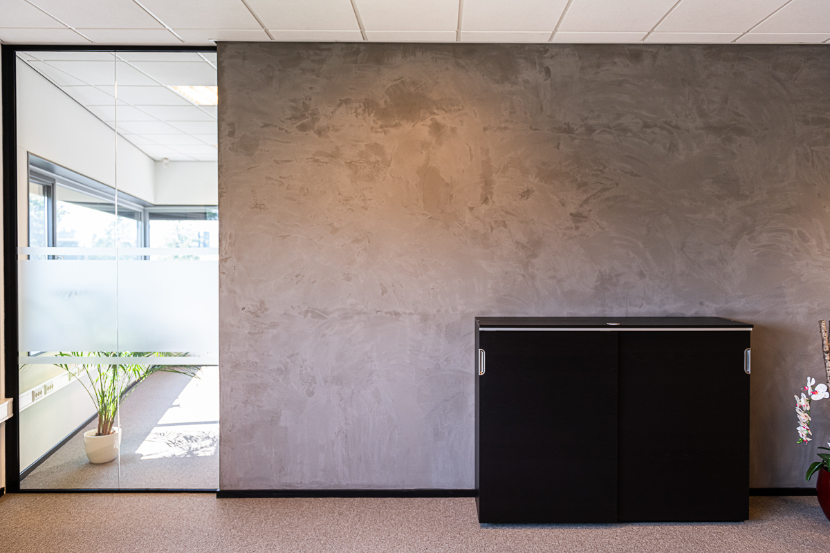 Glazen en gesloten systeemwanden